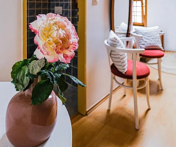 Sklep U Hrabalu Apartmanhotel 3*